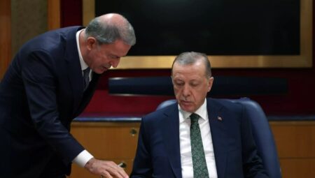 Erdoğan, Milli Savunma Bakanı Akar’dan harekat bilgisi aldı