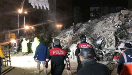Deprem 10 ili vurdu; Can kaybı artıyor, kurtarma çalışmaları sürüyor