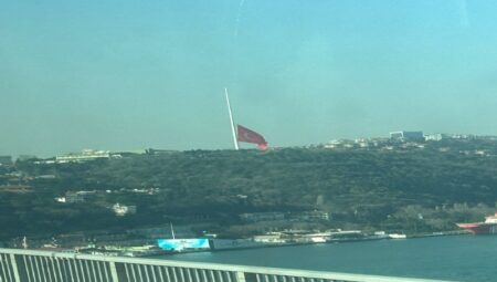 TRT’de bayrak neden yarıya indi